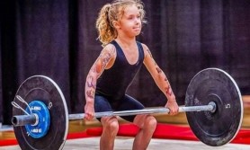 Fetița de 7 ani care ridică 80 kg, a declanșat un scandal mondial